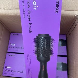 Amika: hair 2 in 1 blow dryer brush New